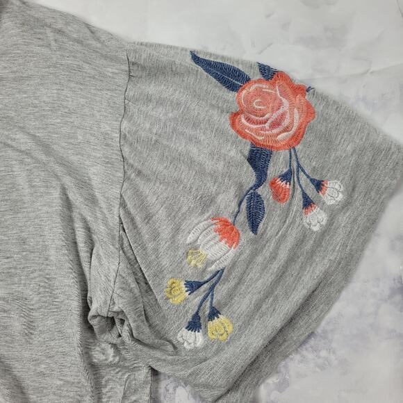 Cowgirl Legend Ruched Boho Embroidered Gray Bell Sleeve Top size Large - Picture 7 of 10